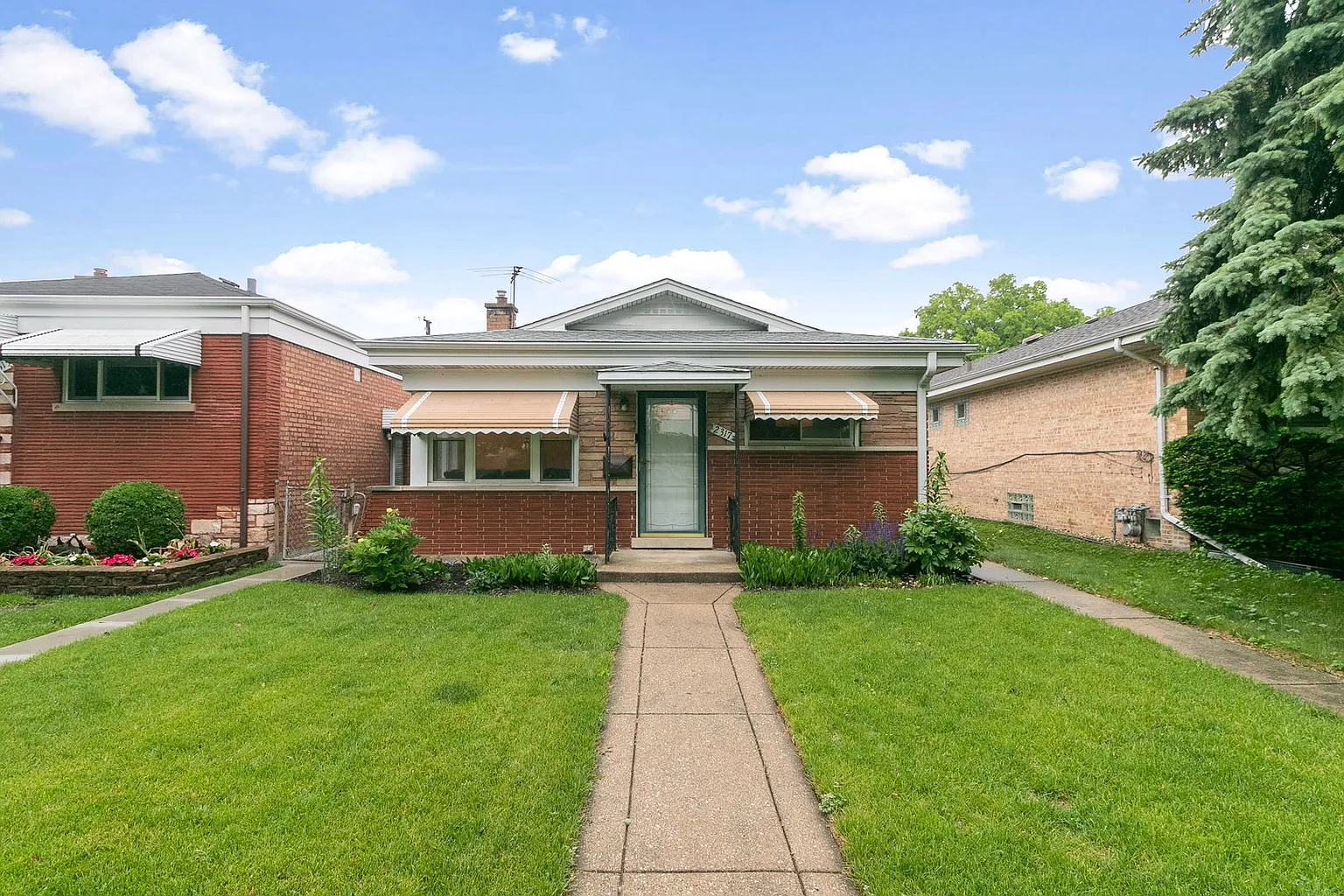 2317 Forest Ave photo 1