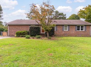 602 Haywood Creek Dr, Trent Woods, NC 28562