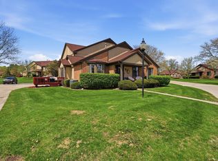 279 Meadow Bridge Dr, Rochester, MI 48307