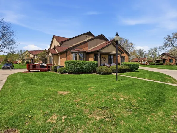 279 Meadow Bridge Dr, Rochester, MI 48307
