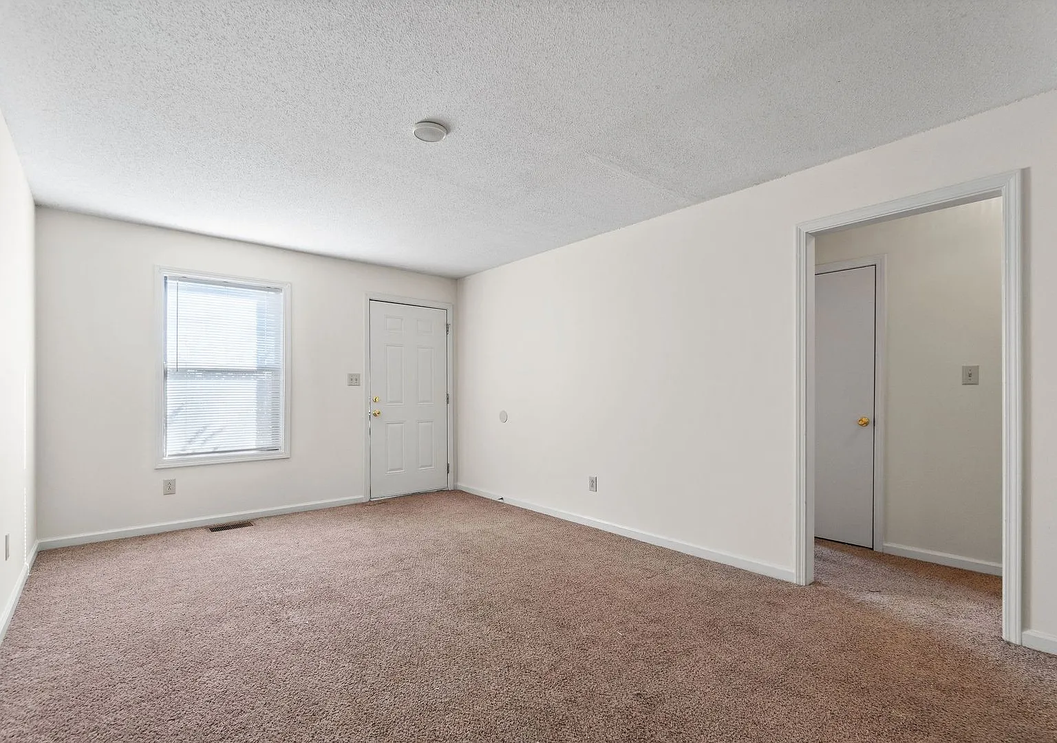 112 Stephanie Drive — Photo 4