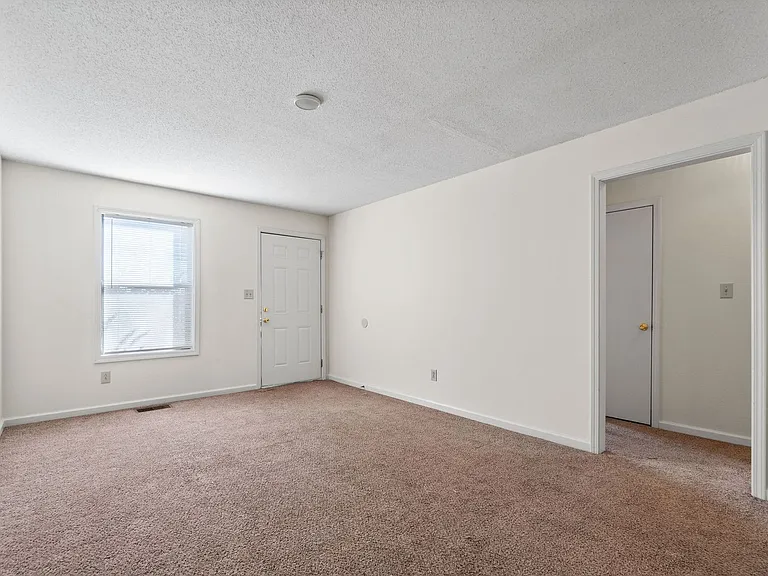 112 Stephanie Dr — Photo 4