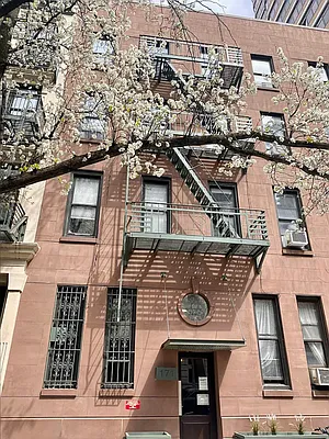 Rented by Tourma Realty LLC | media 25