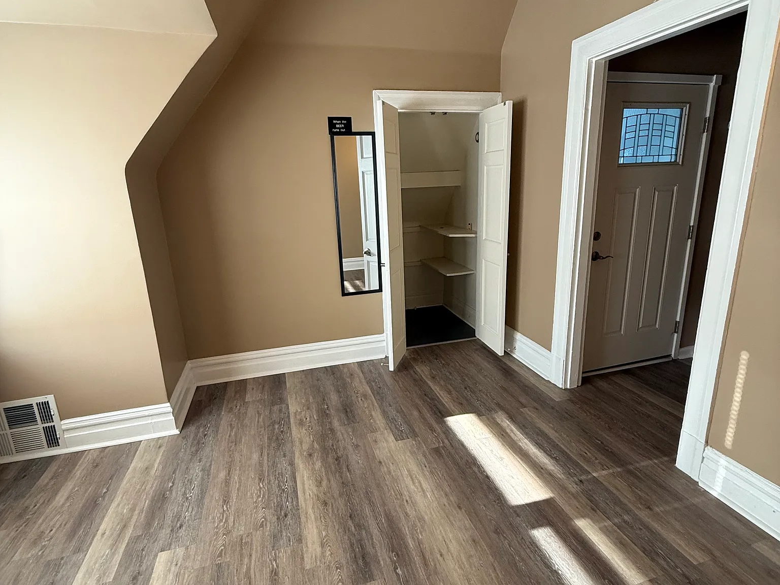 1 bed, 700 sqft, $995 — Photo 3