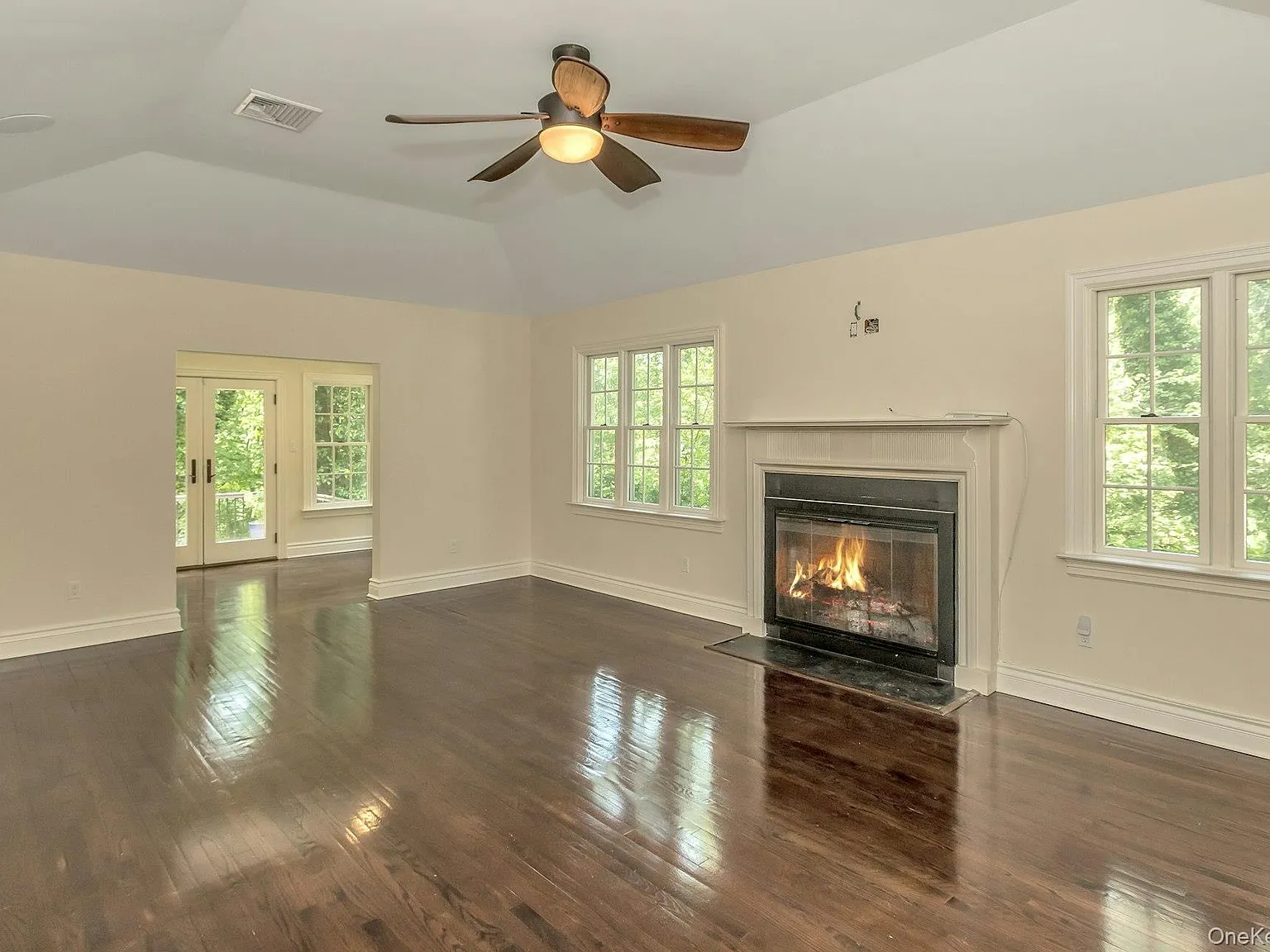 4 bed, 3.0 bath, 2438 sqft, $8,500 — Photo 4