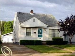 19222 Woodcrest St, Harper Woods, MI 48225