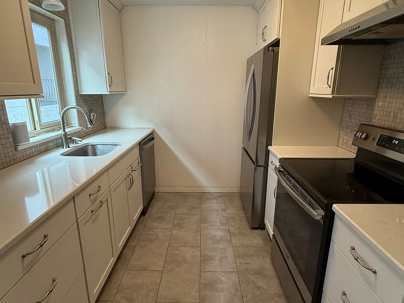 2 bed, 1070 sqft, $2,900 — Photo 2