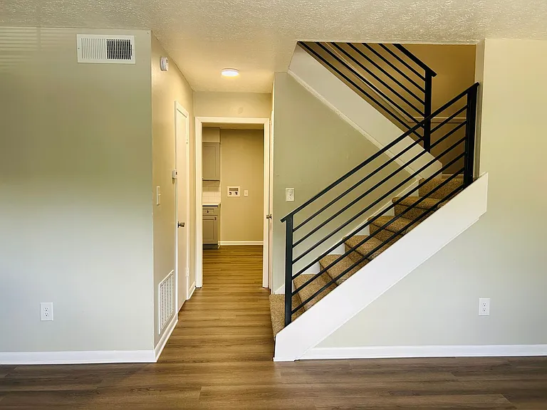 513 Toombs St — Photo 6