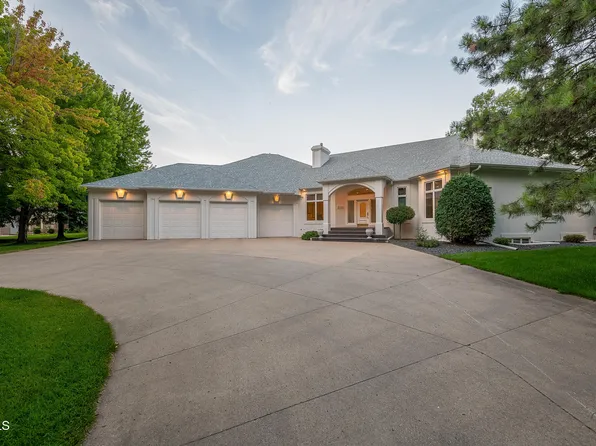 2101 Harbor Dr, Bismarck, ND 58504