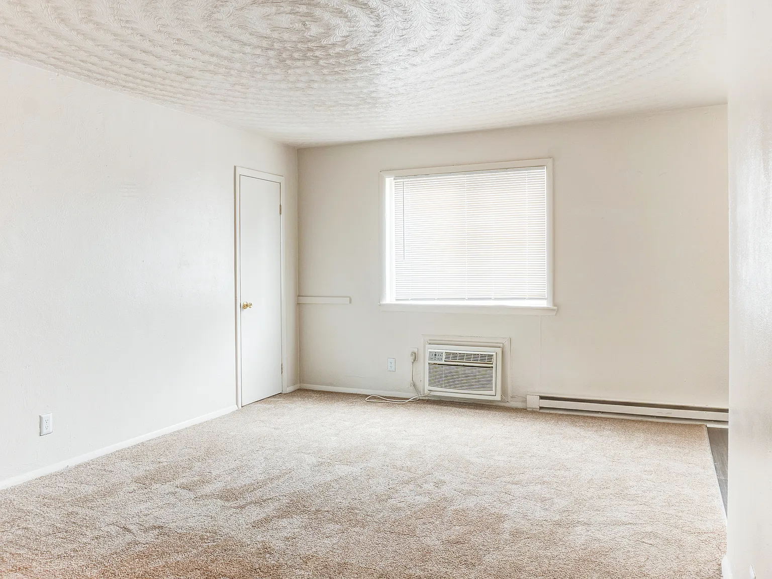 Harbor Square Apartments — Photo 3