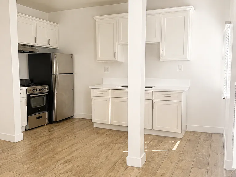 447 S. Rampart Blvd - Studio & 1 Bedroom Apartment! — Photo 7