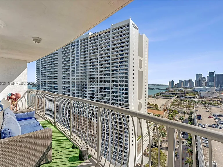 1750 N Bayshore Dr #2510 — Photo 33