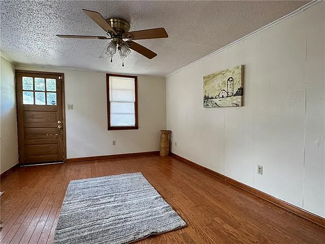 2 bed, 1.0 bath, 911 sqft, $1,395 — Photo 4
