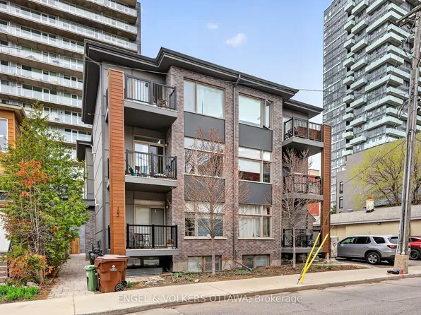 192 Forward Ave #A, Ottawa, ON K1Y 4H2