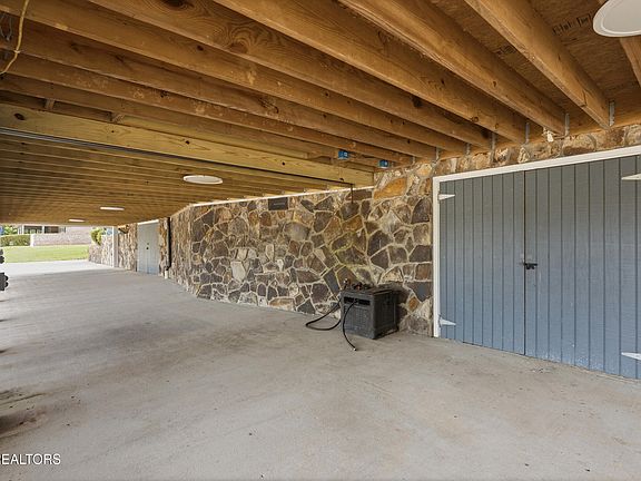 54th image of 401 Gholdston Dr