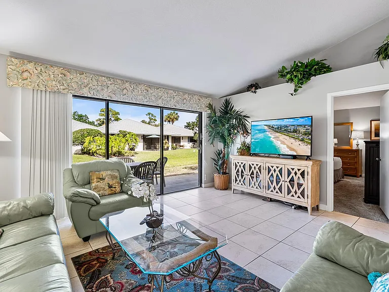 406 Club Dr — Photo 2