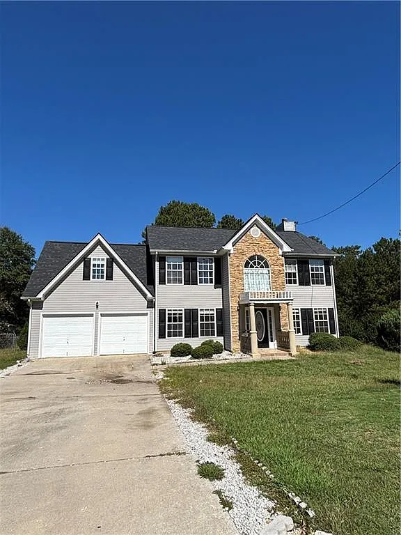 4 bed, 2.5 bath, 2196 sqft, $2,400 — Photo 1