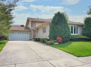 721 Kruk St, Lemont, IL 60439