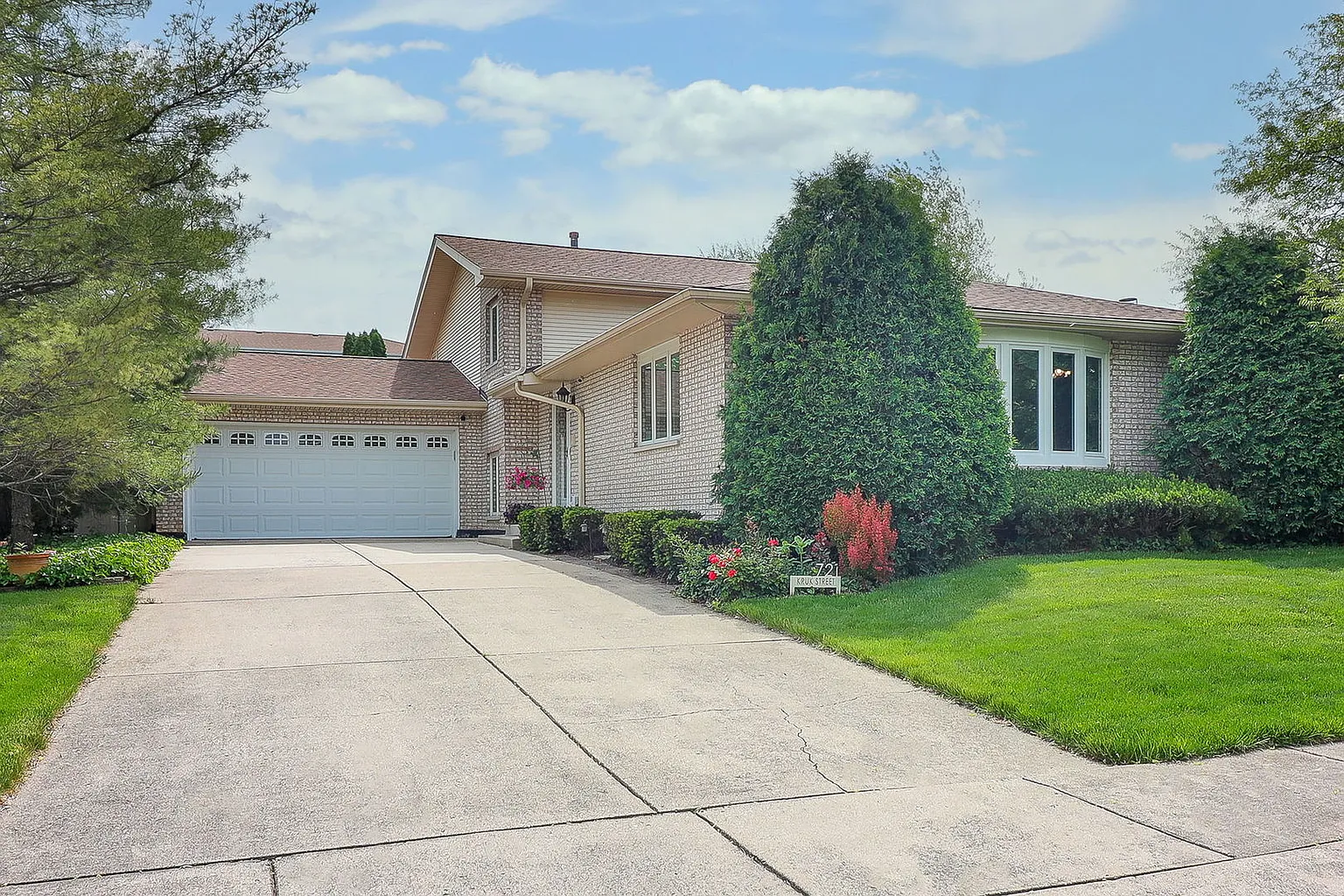 721 Kruk St photo 1