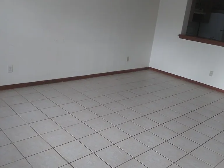 822 Village Dr — Photo 2