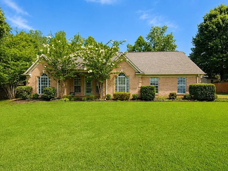 20 Country Brook Dr — Photo 1