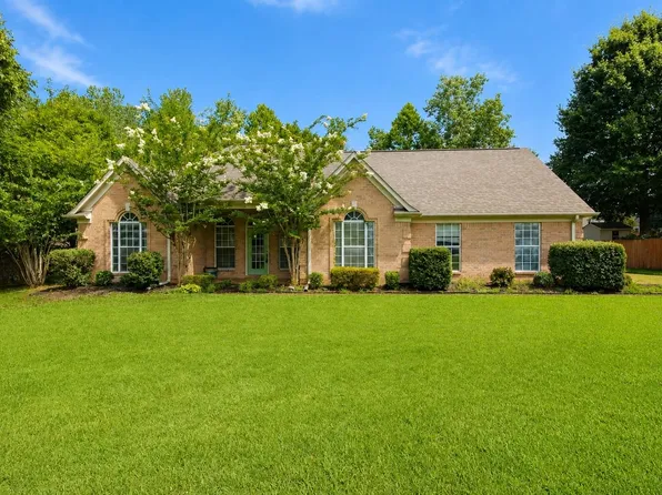 20 Country Brook Dr, Oakland, TN 38060