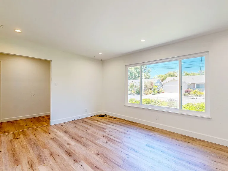 1925 Leafgreen Dr — Photo 10