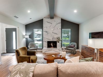 10537 Egret Ln, Dallas, TX, 75230