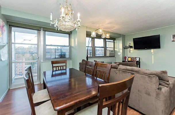 Sold by Re/Max In The City | media 11