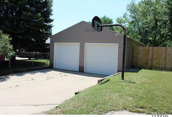 3rd image of 2900 W 5th St