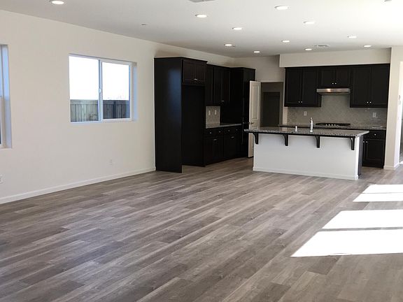 4th image of 3831 Comstock Pl