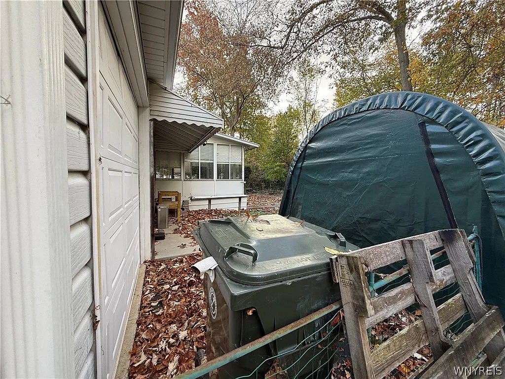 2 bed, 2.5 bath, 2500 sqft, $1,700 — Photo 2