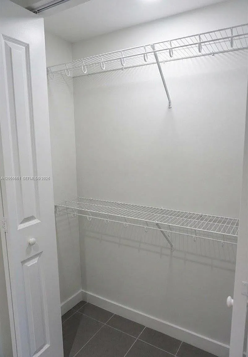 Canvas Condo — Photo 4