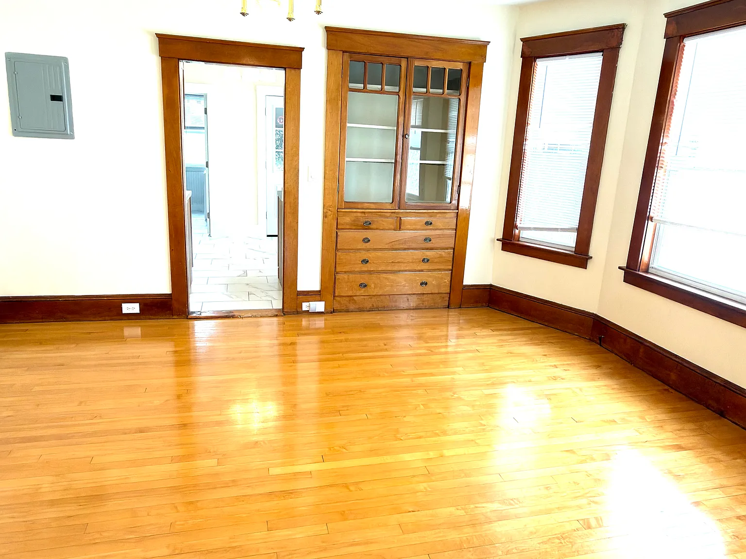 3 bed, 1100 sqft, $2,000 — Photo 3