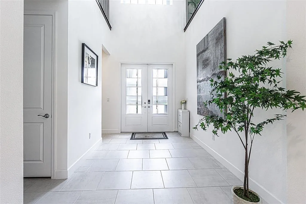 5 bed, 5.5 bath, 4139 sqft, $4,800 — Photo 3