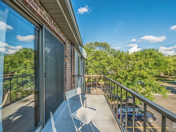 Lots of space to grill and chill!