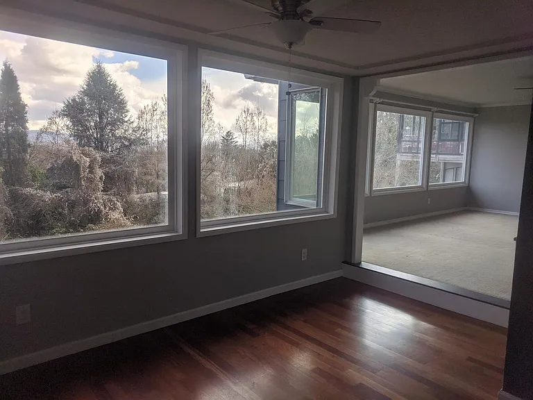 7010 SW Brier Pl — Photo 3