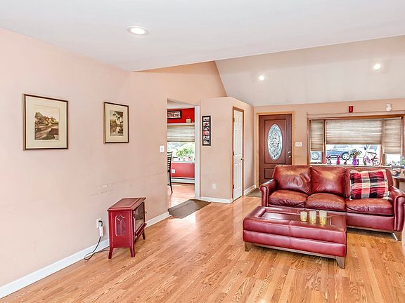 5th image of 17 Sunset Ln