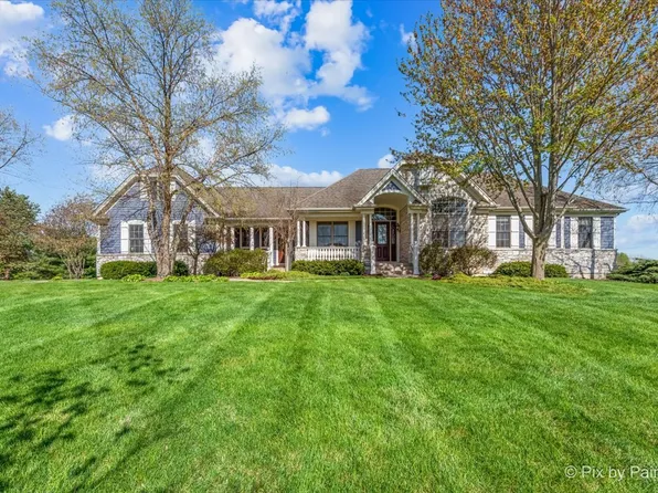 5N675 Trail Ridge Dr, Saint Charles, IL 60175