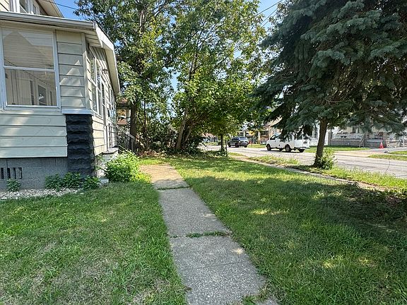 4th image of 13401 Beachwood Ave