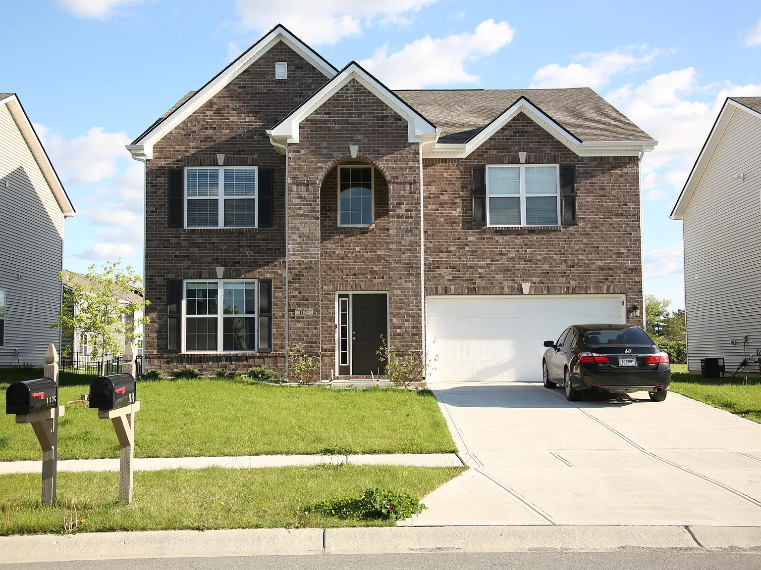 1125 Barberry Dr — Photo 1