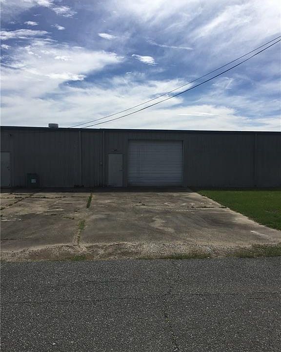 2nd image of 1300 Rosteet St