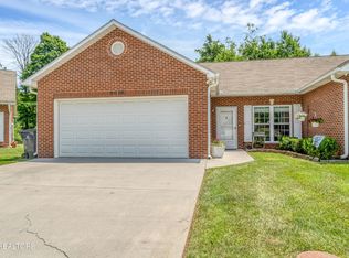 2010 Misty Glen Ln, Knoxville, TN 37909