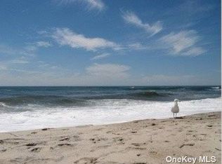 12 Old Meadow Bnd, Westhampton Beach, NY 11978
