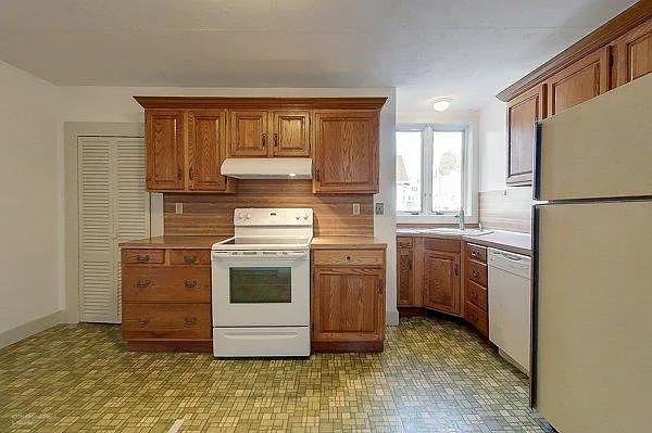 372 Broadway St #C — Photo 9