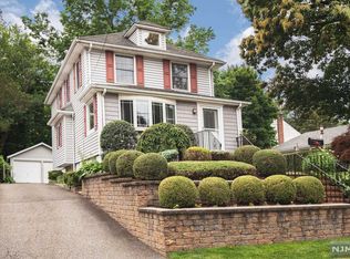 643 Ridgewood Rd, Oradell, NJ 07649