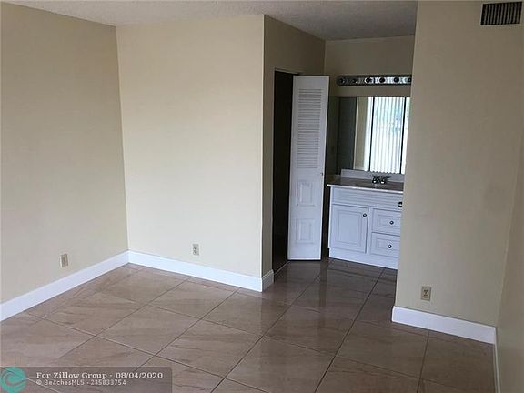 5th image of 708 Executive Center Dr APT 210