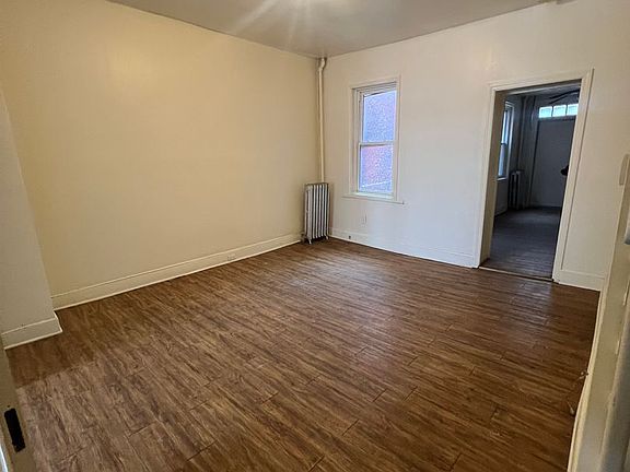 2nd image of 250 E King St