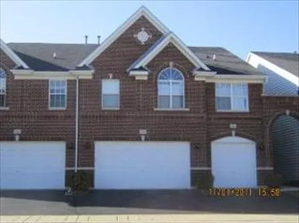 76 Fulbright Ln #78F3, Schaumburg, IL 60194