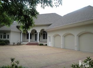 8811 Champion Hills Dr, Wilmington, NC 28411
